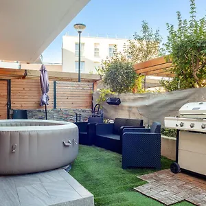 https://apt-les-terrasses-des-calanques.fr-provencehotel.com